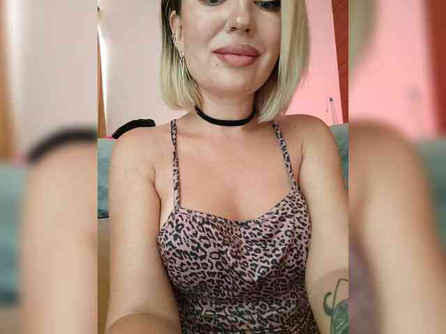 MinniMia Live Webcam on BongaCams