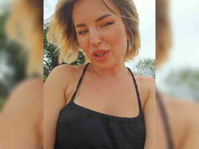 MinniMia Sex Cam Show