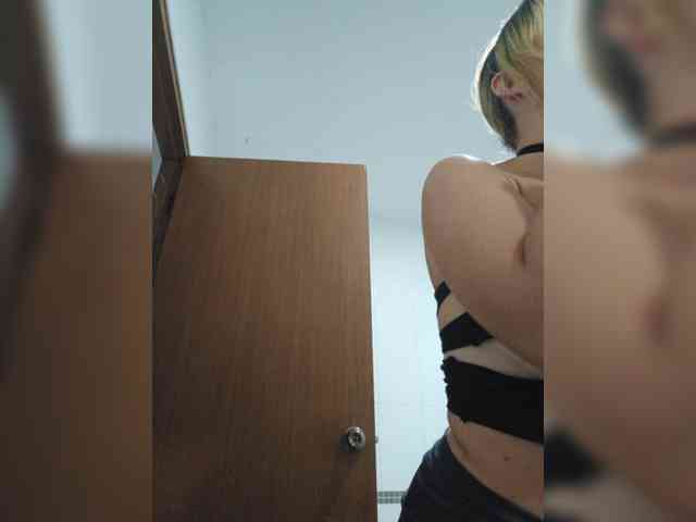 MinniMia Sex Cam Show