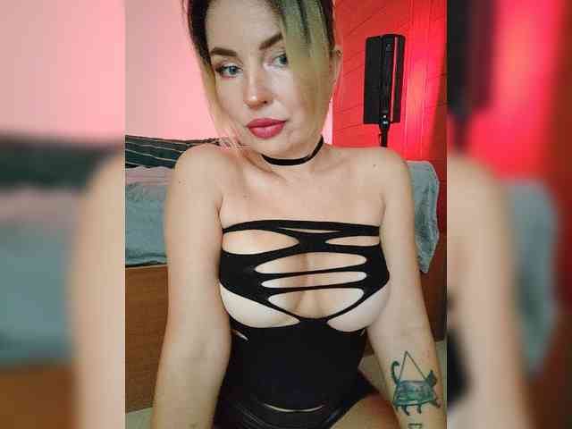 MinniMia Sex Cam Show