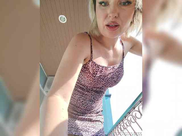 web cam sex show MinniMia