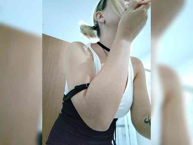 MinniMia Live Webcam on BongaCams