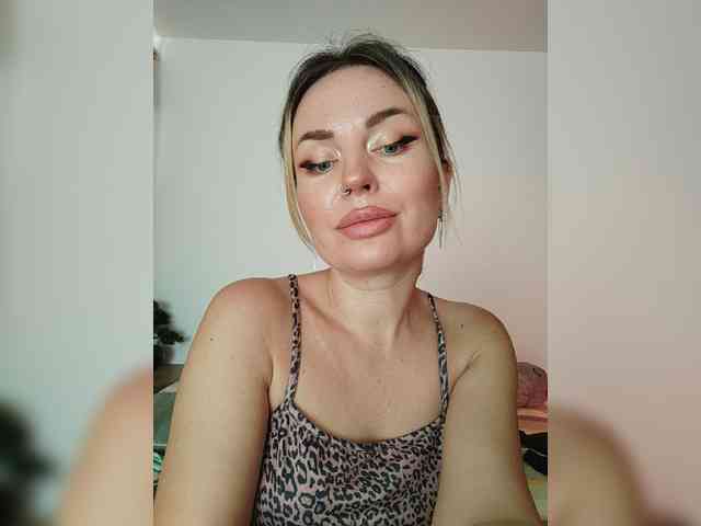 MinniMia Live Webcam on BongaCams