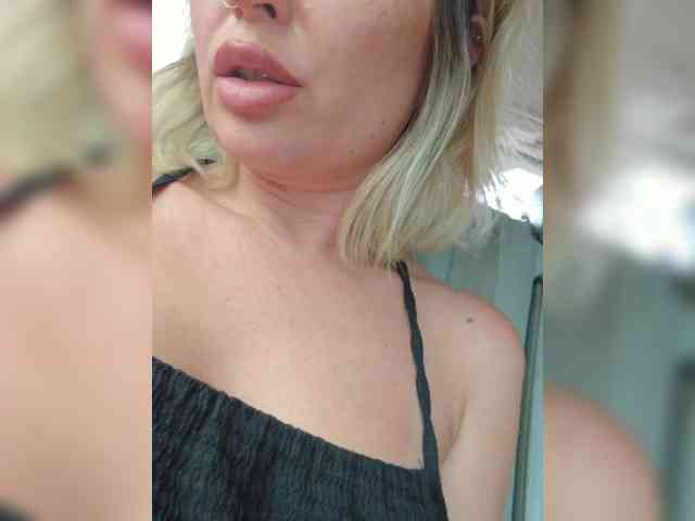 MinniMia Sex Cam Show