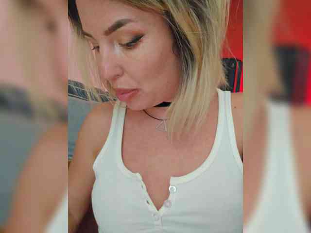 MinniMia Sex Cam Show