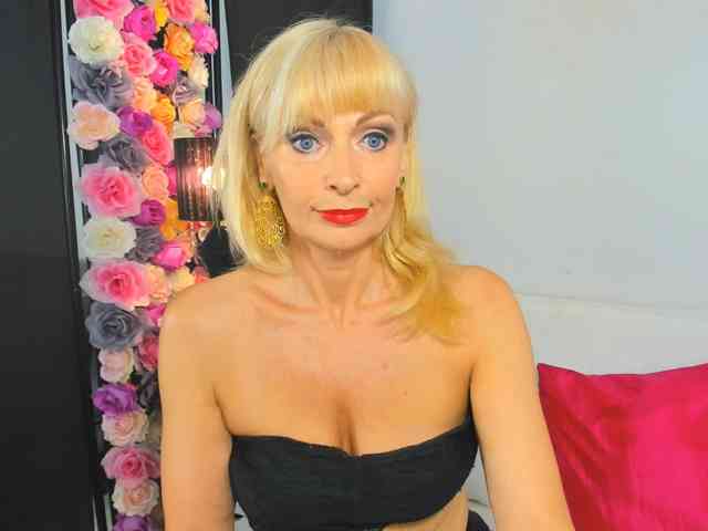 CrystalPretty webcam