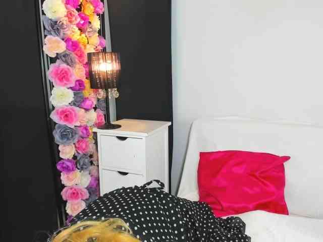 CrystalPretty Live Webcam on BongaCams