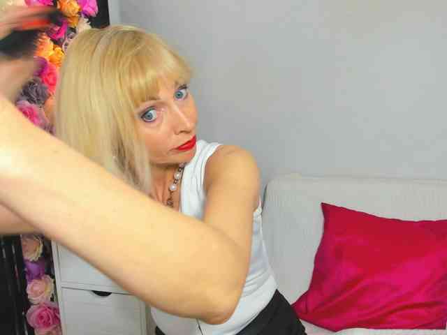 CrystalPretty webcam