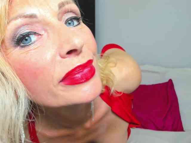 CrystalPretty Live Webcam on BongaCams