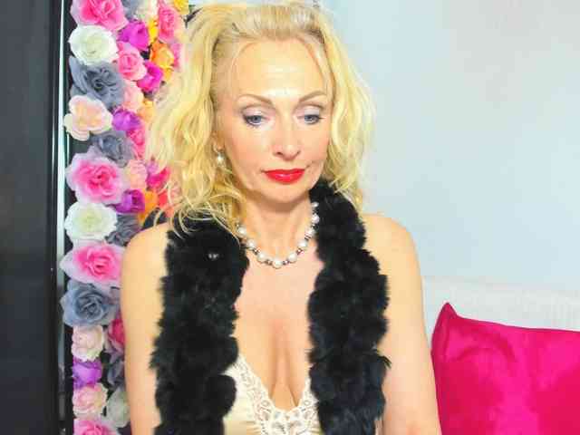 CrystalPretty webcam