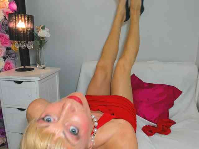 CrystalPretty webcam