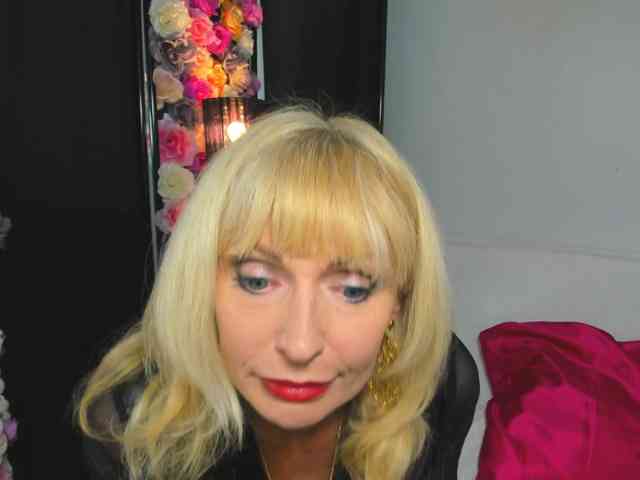 CrystalPretty webcam