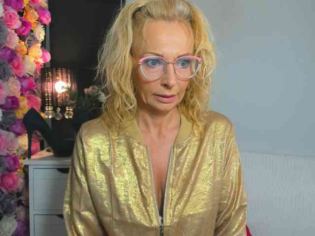 CrystalPretty webcam