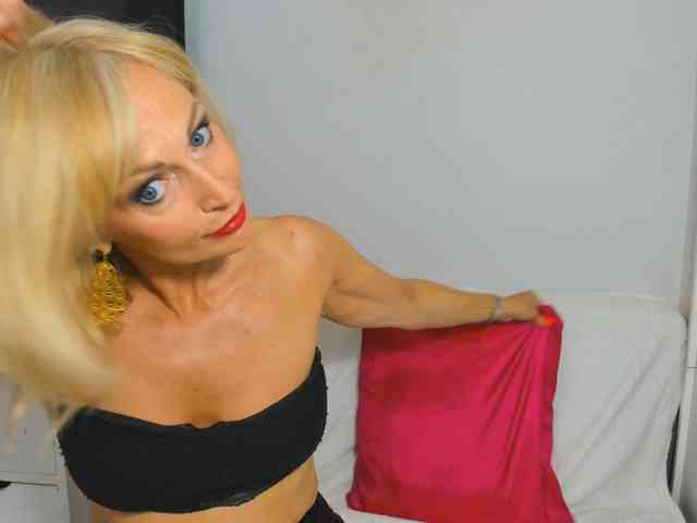 Model: CrystalPretty