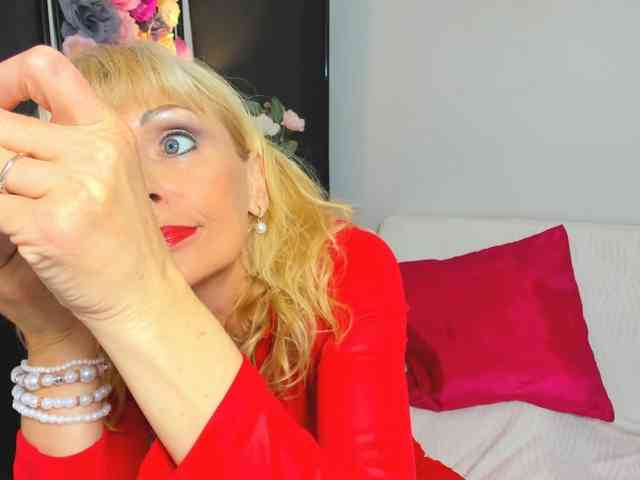 CrystalPretty webcam