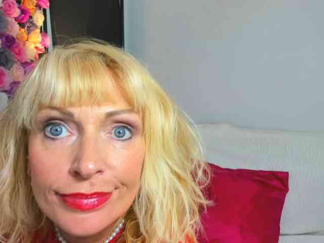 CrystalPretty webcam