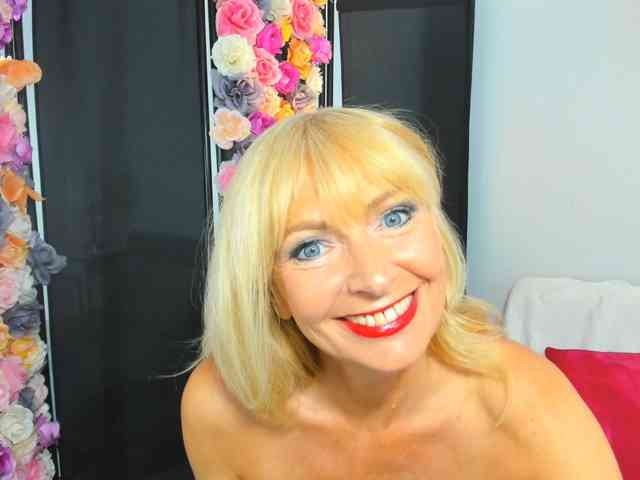 CrystalPretty webcam