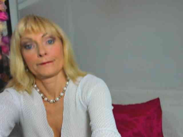 CrystalPretty webcam
