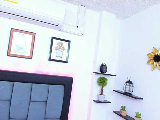 CristalLorents live cam on BongaCams