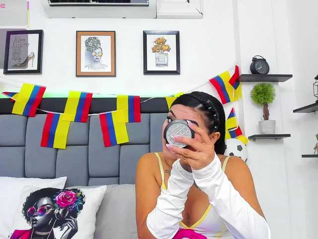CristalLorents live cam on BongaCams