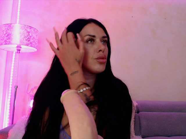LaylaCruz live cam on BongaCams