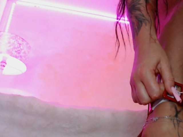 LaylaCruz live cam on BongaCams