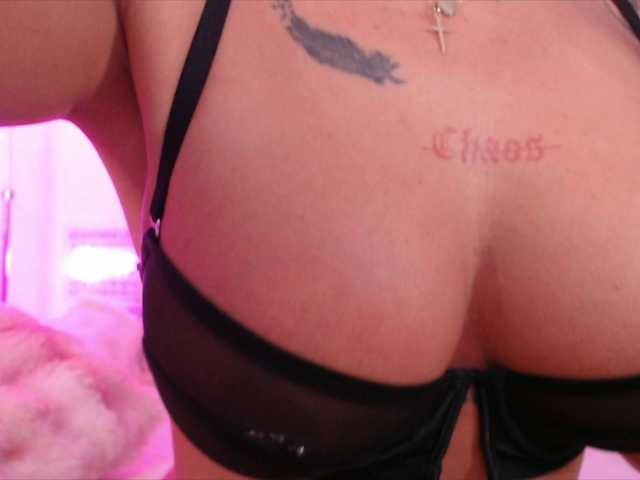 LaylaCruz live cam on BongaCams
