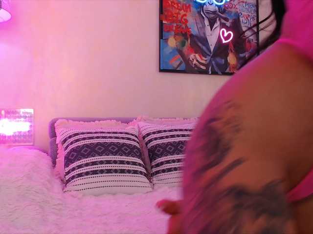LaylaCruz live cam on BongaCams