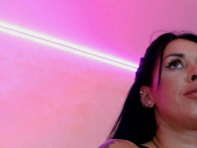 LaylaCruz live cam on BongaCams