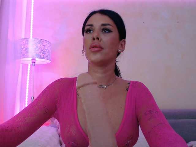 LaylaCruz's BongaCams show and profile
