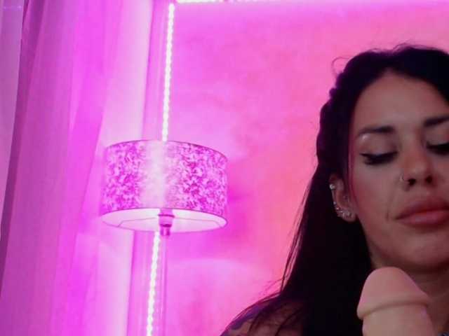 LaylaCruz live cam on BongaCams