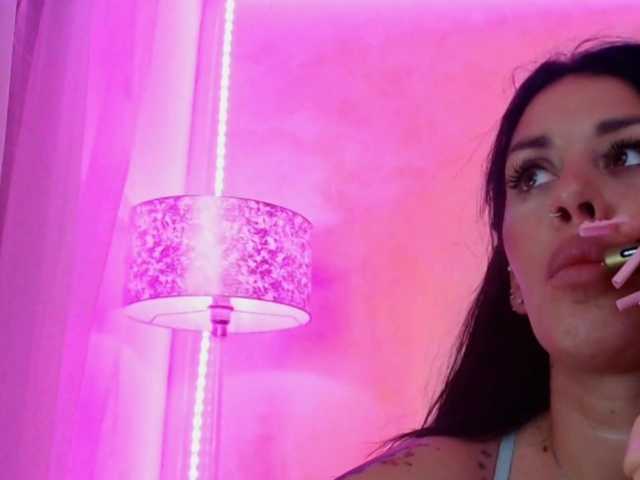 LaylaCruz live cam on BongaCams