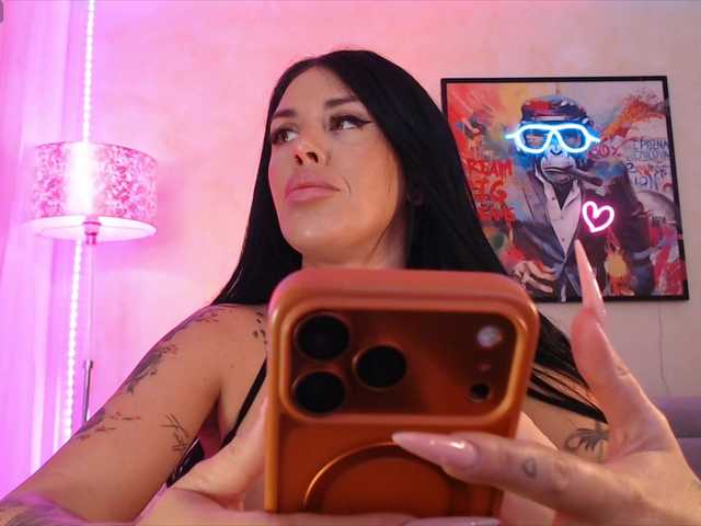 LaylaCruz live cam on BongaCams