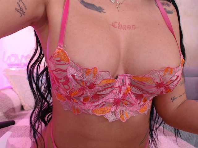 LaylaCruz live cam on BongaCams