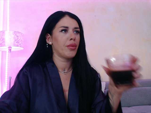 LaylaCruz's BongaCams show and profile