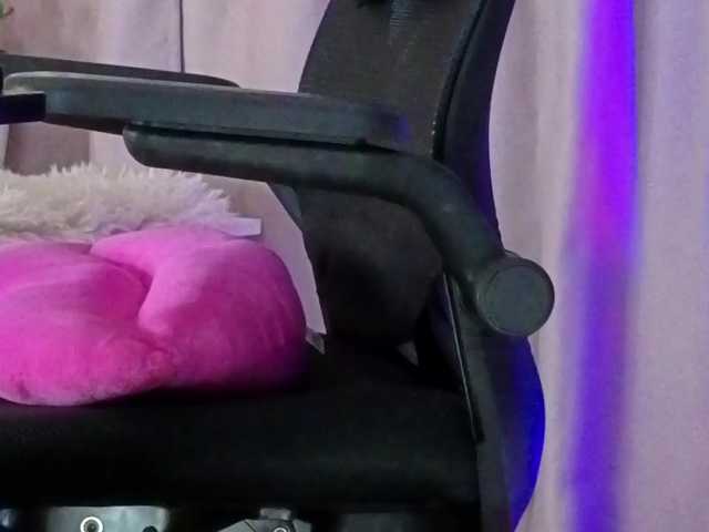 your-amazon4rever-wild live cam on BongaCams