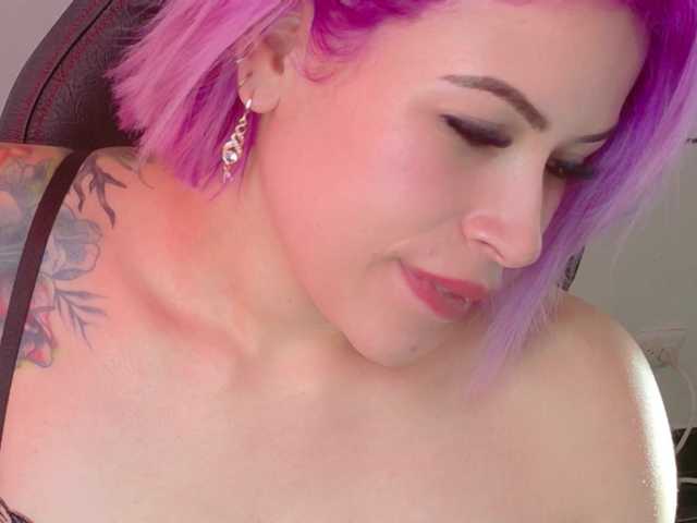 Ivypoison10 live cam on BongaCams