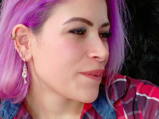 Ivypoison10 live cam on BongaCams