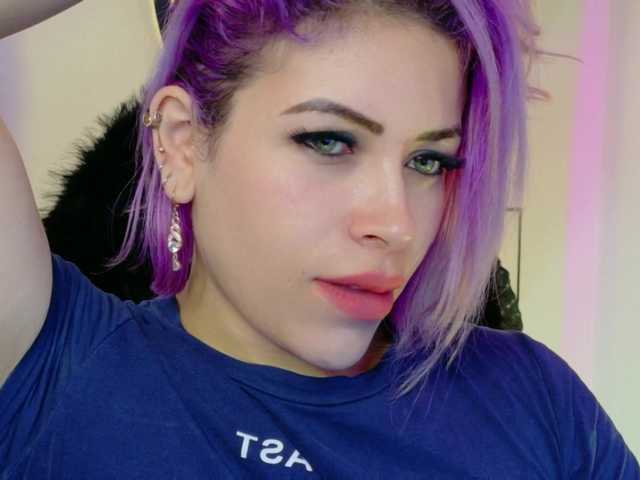 Ivypoison10 live cam on BongaCams