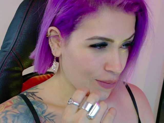 Ivypoison10 live cam on BongaCams