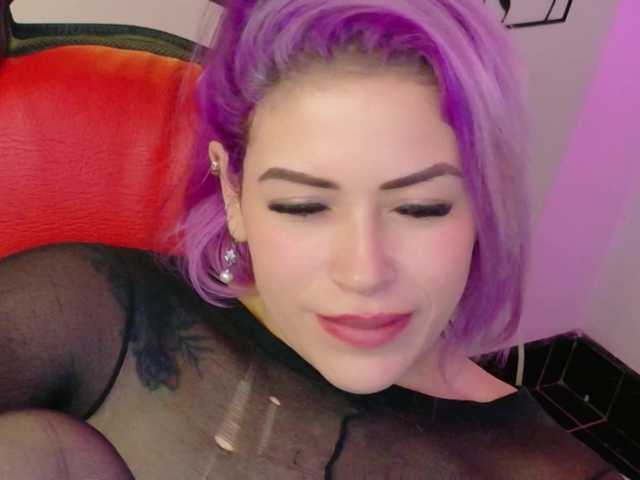 Ivypoison10 live cam on BongaCams
