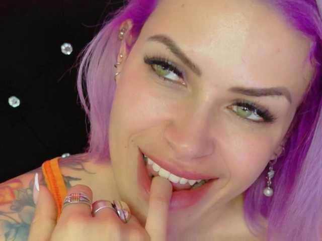 Ivypoison10 live cam on BongaCams