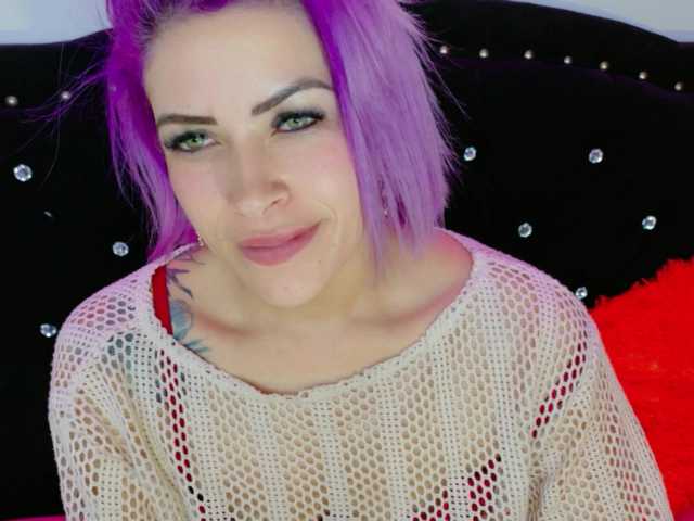 Ivypoison10 live cam on BongaCams