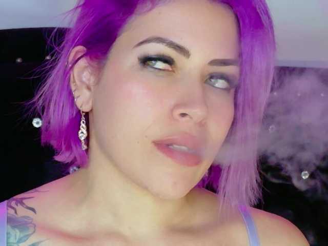 Ivypoison10 live cam on BongaCams