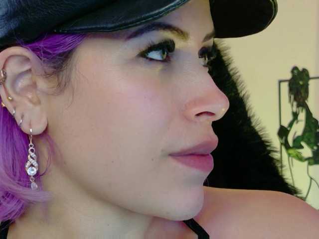 Ivypoison10 live cam on BongaCams