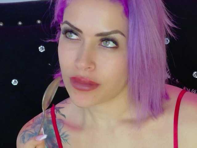 Ivypoison10 live cam on BongaCams