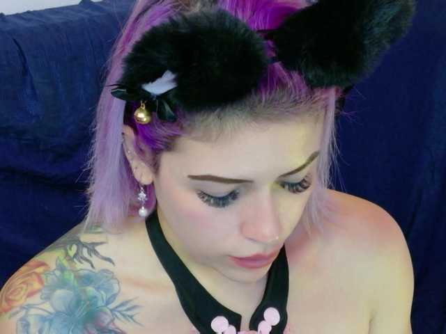 Ivypoison10 live cam on BongaCams