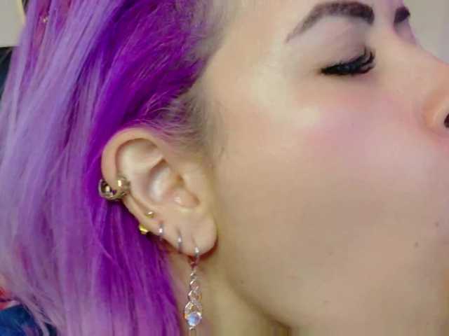 le modèle Alexa_lopez est en webcam porno dans un show sur le site bongacams, il possède les tags suivants: Latino/Hispanic,Redhead,Hairy