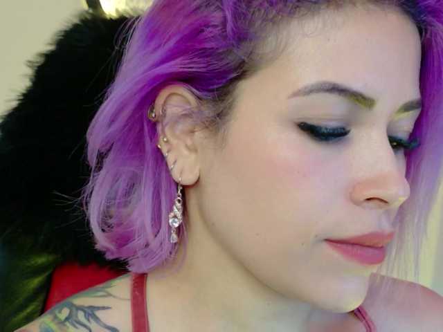 Ivypoison10 live cam on BongaCams