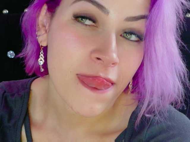 Ivypoison10 live cam on BongaCams